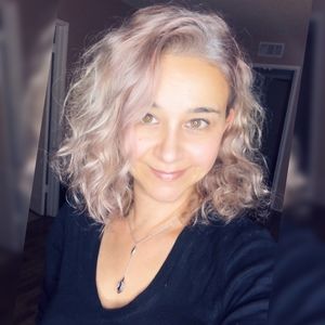 Meet your Posher, Dina